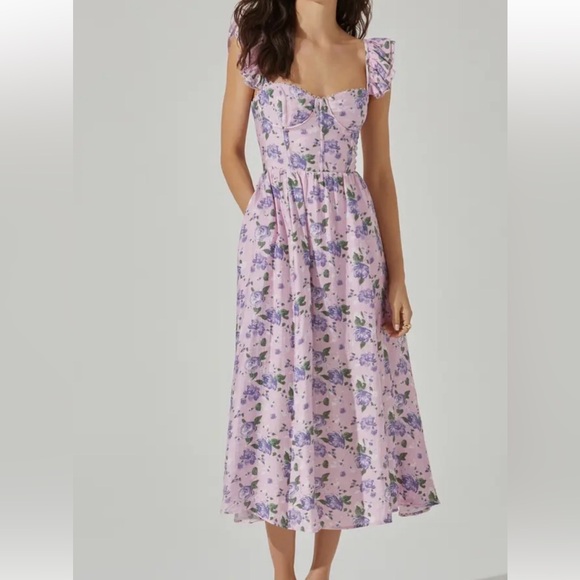 Astr Dresses & Skirts - ASTR the Label Wedelia Floral Print A-Line Dress